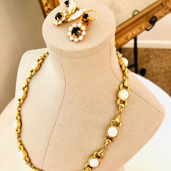 Vintage Signed Necklace & Adorable Flower Earrings - Picture 4 of 16